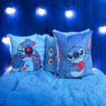 Almofada Formato Carta Stitch Love com Laço