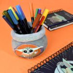 Organizador de Mesa The Child (Baby Yoda) em Pelúcia | Produto Oficial Star Wars