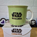 Caneca Tom Mandalorian Baby Yoda Sapinhos